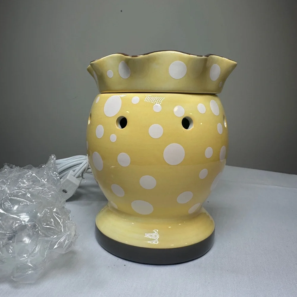 NEW Scentsy Dotty Full Size Warmer Ceramic Yellow White Polka Dot